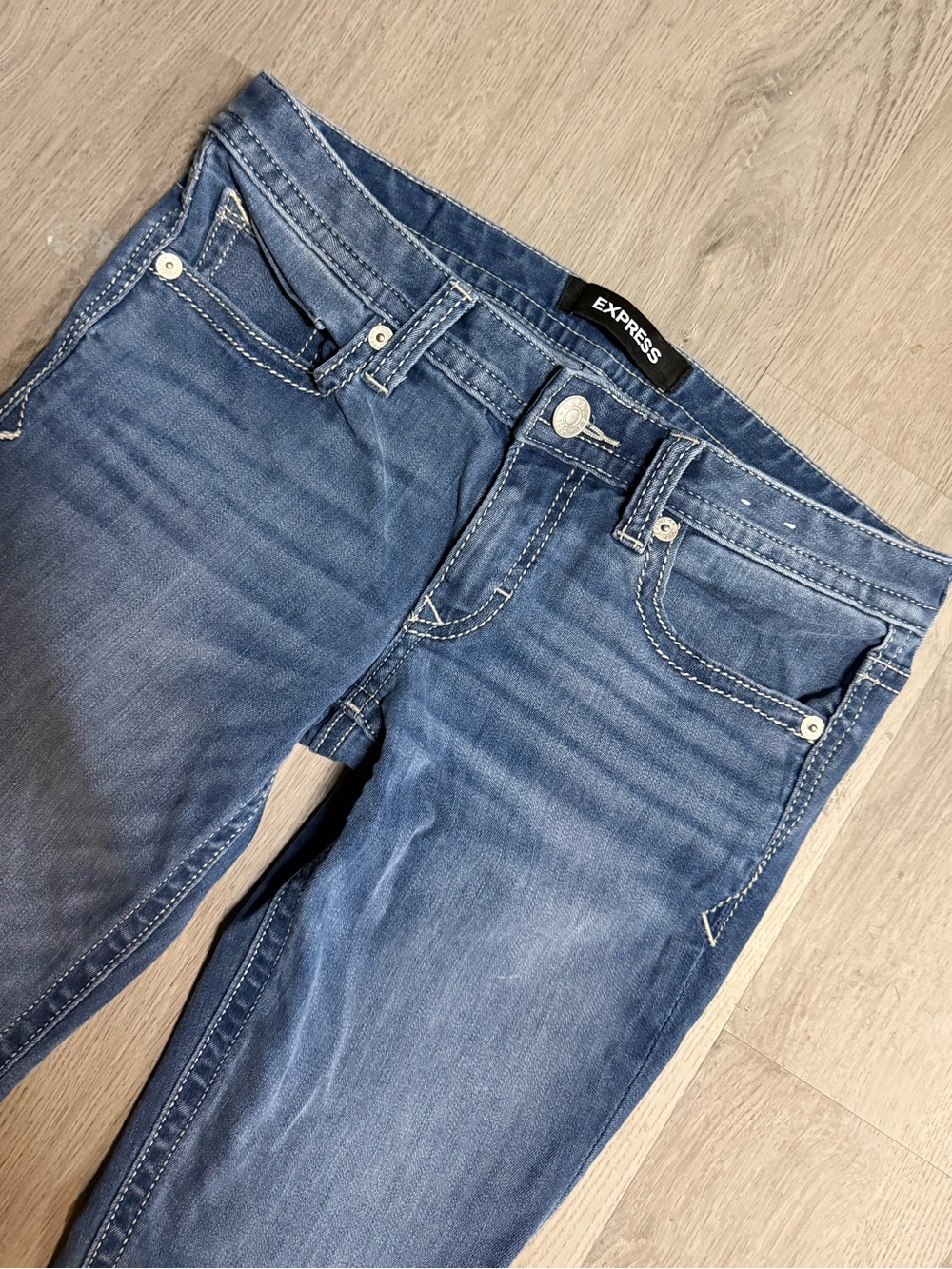•EXPRESS• LOW RISE LEGGING JEANS - Picture 3 of 7
